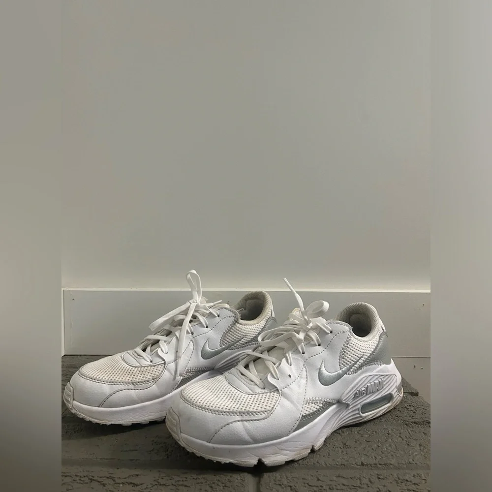 Nike AIR MAX EXCEE Women's White CD5432-121 Athletic Sneaker Shoes, size 9